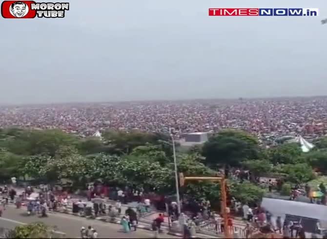 Video :Crowds at an Indian air show cause 230 people to be evacuated and 5 people to perish